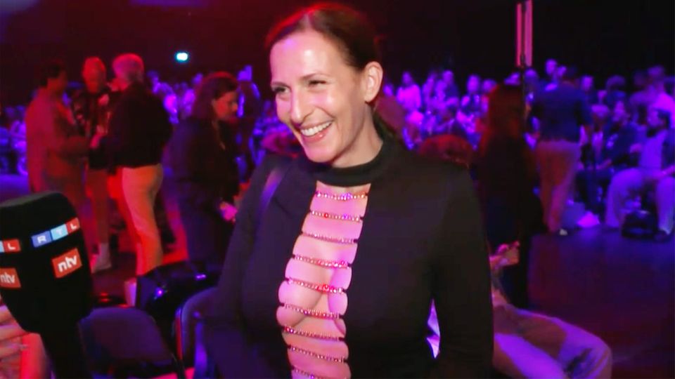 Ulrike Frank: GZSZ-Star zieht bei Fashion Week alle Blicke auf sich