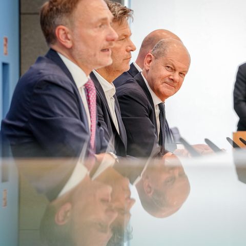 Von links: Finanzminister Christian Lindner (FDP), Wirtschaftsminister Robert Habeck (Grüne) und Bundeskanzler Olaf Scholz (SPD)