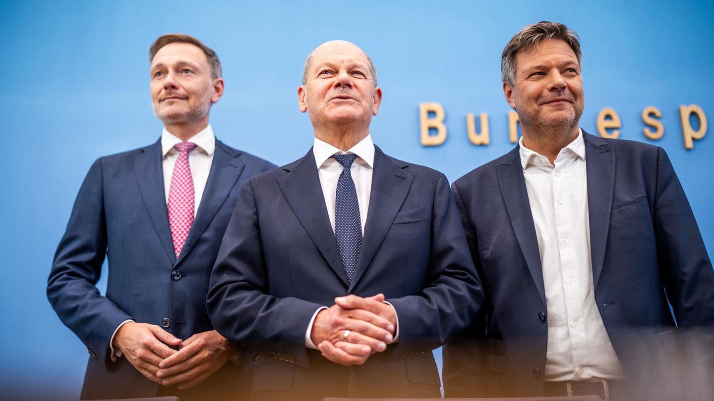 Bundeskanzler Olaf Scholz (SPD, M.)