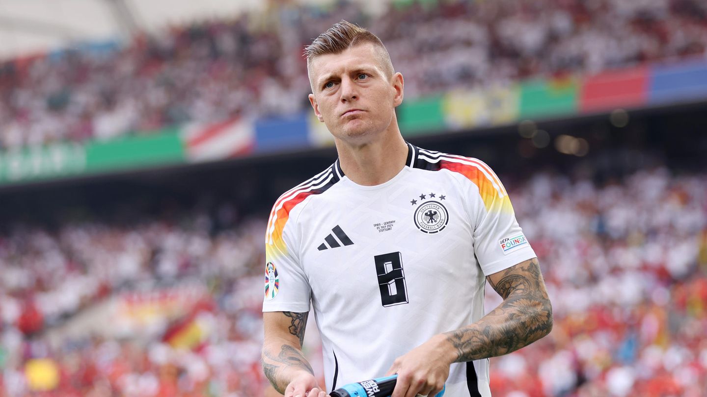 Doch zum EM-Titel sollte es nicht reichen. Im Viertelfinale war für Toni Kroos und die deutsche Nationalmannschaft Schluss. Wie schon im EM-Finale 2008 und dem WM-Halbfinale 2010 verlor das DFB-Team gegen Spanien – eben jenes Land, in dem Kroos die letzten zehn Jahre verbrachte.