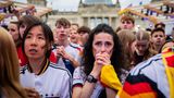 Mikel Merinos 2:1 in der 119. Minute sorgte für Schockstarre bei den Fans. Auch in der Fan Zone in Berlin war die Enttäuschung groß