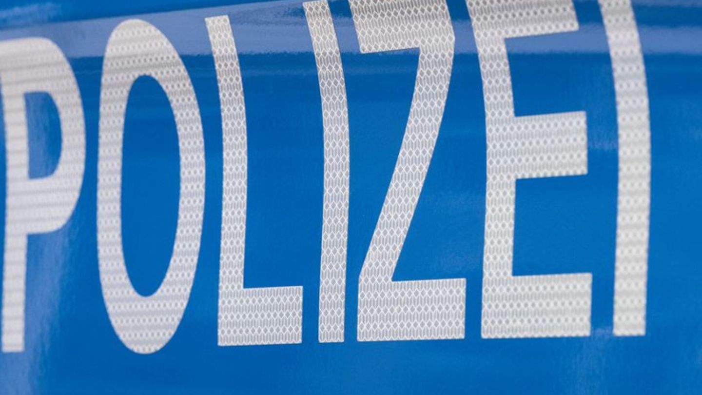 Extremismus: T-Shirts mit Hakenkreuz und rechte Parolen in Schwarzenberg