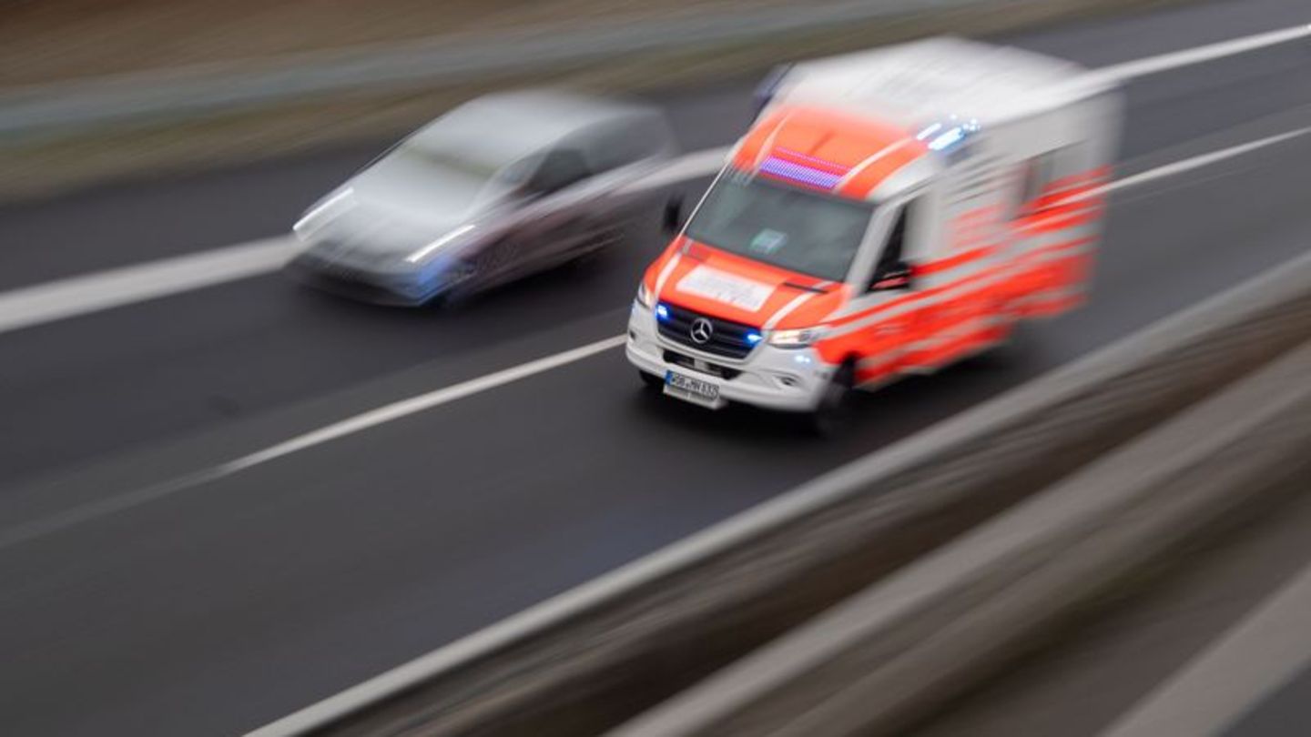 Mehrere Autos beteiligt: Sechs Verletzte bei Unfall auf Autobahn A1