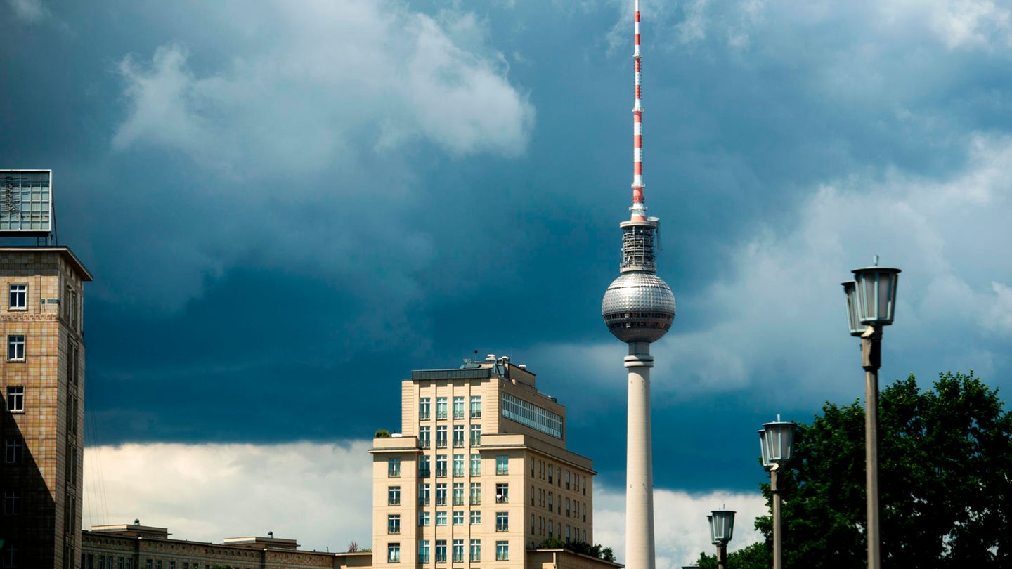 Unwetter: Fanzonen in Berlin wegen Sturmböen geschlossen
