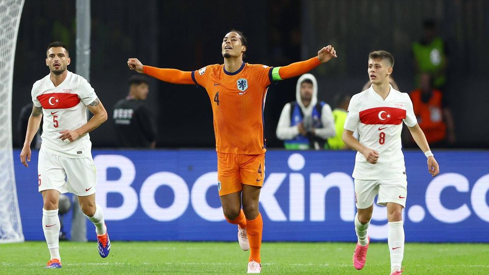 Virgil van Dijk jubelt nach dem Sieg der Niederlande gegen die Türkei