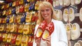 Linda de Mol wurde im niederländischen Hilversum geboren