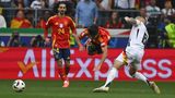 Kroos foult Pedri