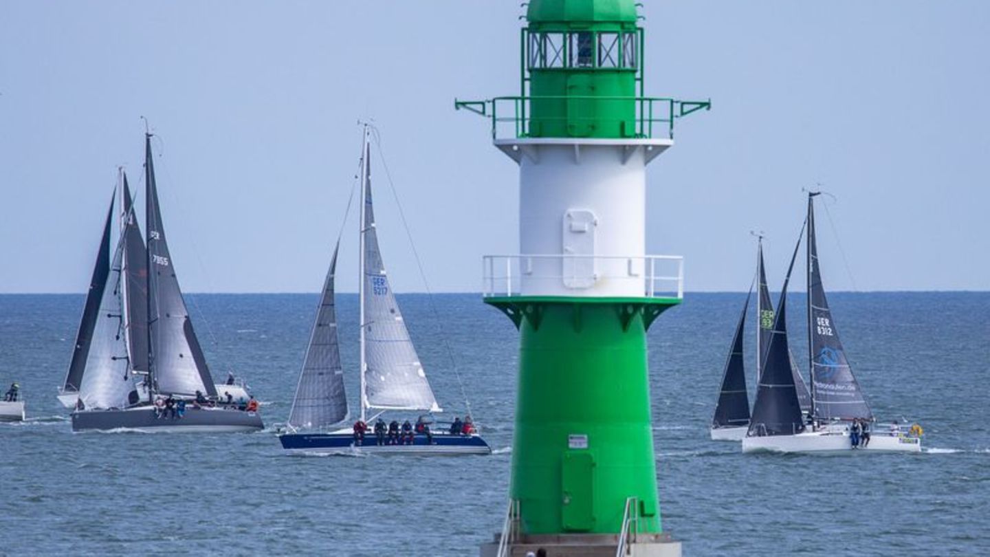 Segelsport und Volksfest: Mehr Besucher beim Start der Warnemünder Woche als 2023