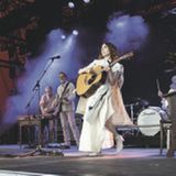 Wie schon viele Male zuvor verzaubert die Britin PJ Harvey die Zuschauer auch in diesem Jahr mit ihrer feenhaften aber nicht minder kraftvollen Performance     