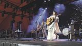 Wie schon viele Male zuvor verzaubert die Britin PJ Harvey die Zuschauer auch in diesem Jahr mit ihrer feenhaften aber nicht minder kraftvollen Performance     