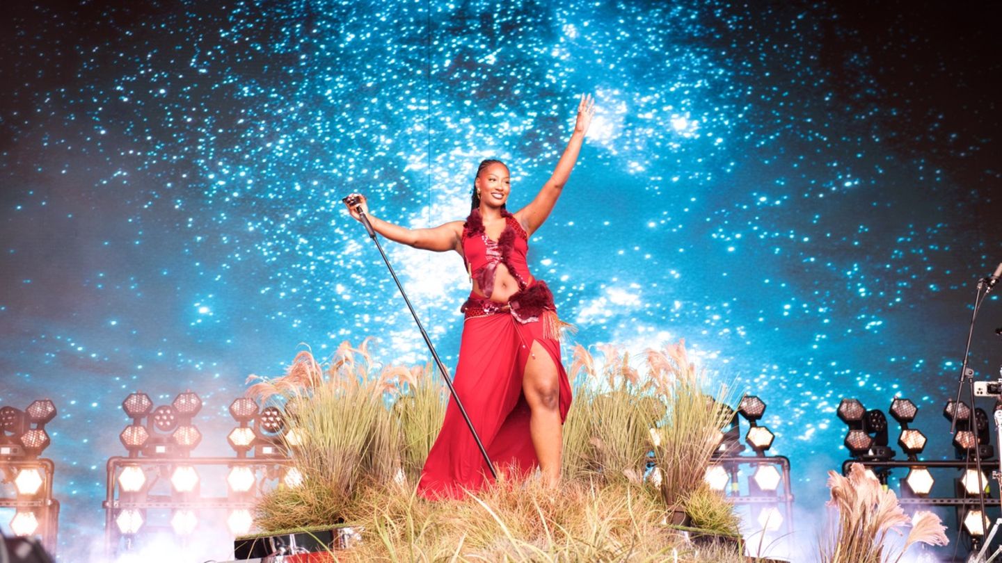 Auch ein nigerianischer Superstar, die Sängerin Tems, gab sich 2024 in Roskilde die Ehre     