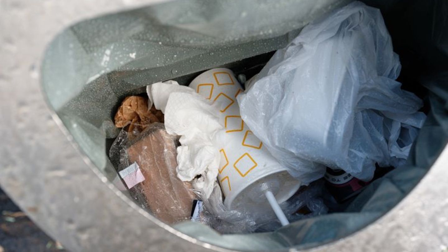 Müllvermeidung: Projekt zur Rückgabe von Mehrwegbechern wird vorgestellt