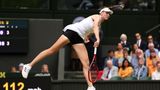 Elena Rybakina in schwarzen Shorts 2023 in Wimbledon