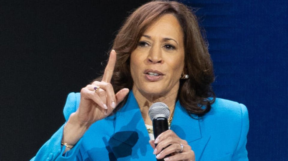 Vizepräsidentin USa Kamala Harris Biden Trump Die Vizepräsidentin der Vereinigten Staaten, Kamala Harris, spricht auf einer Konferenz