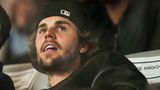 Justin Bieber mit einer Baseballkappe