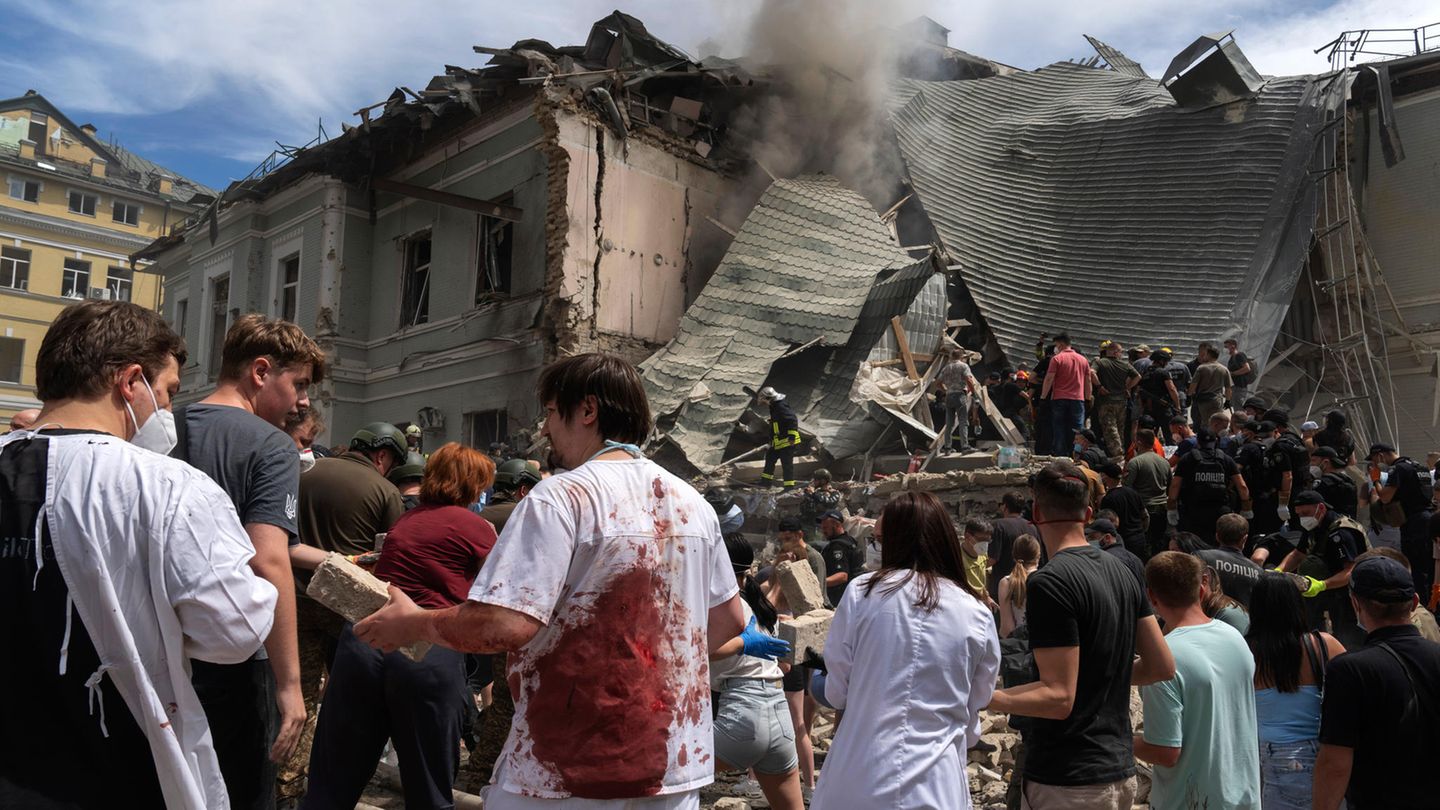 Clinic in Kyiv deliberately bombed? Russia denies