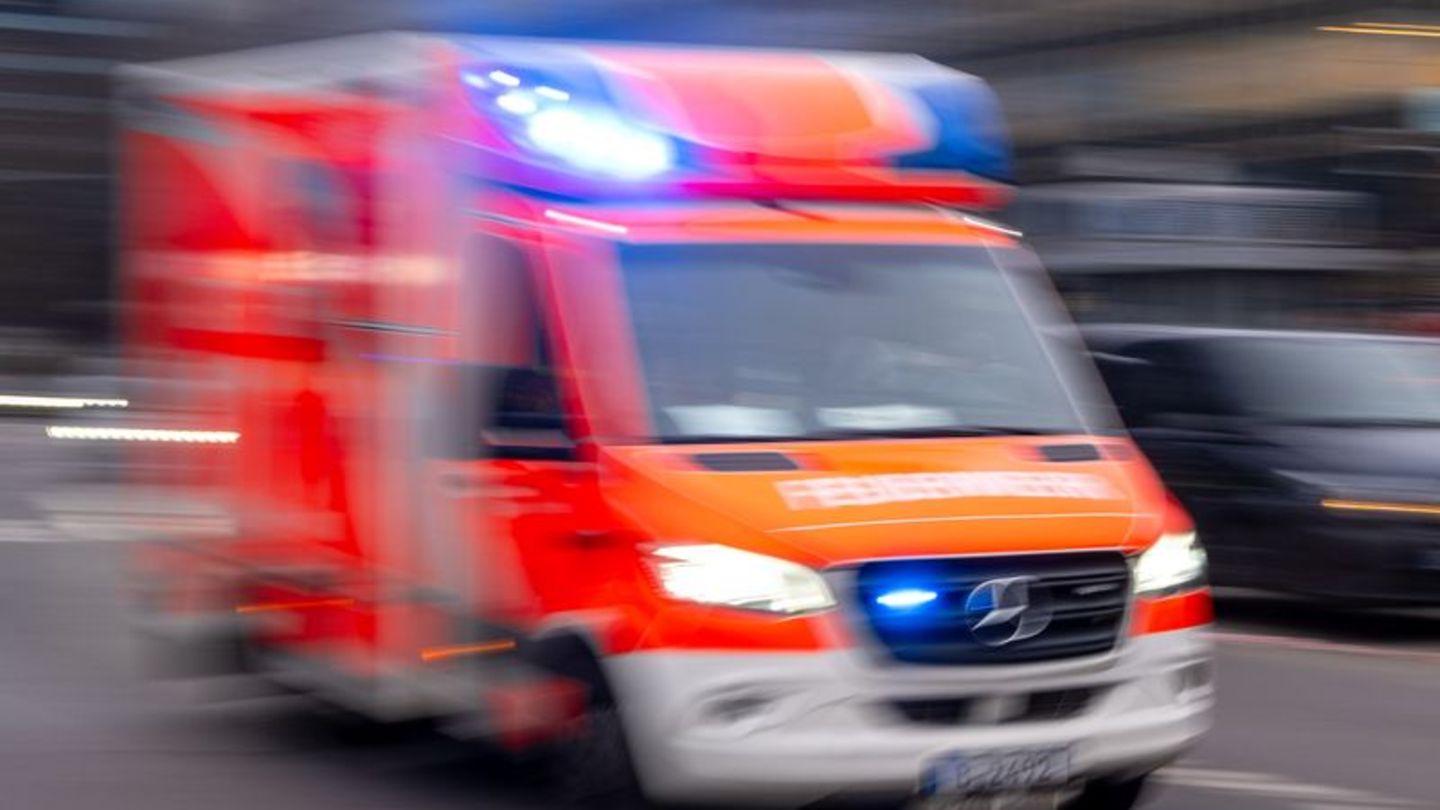 Unfall: Krankenwagen kollidiert mit Auto