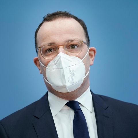 Minister of Health During Coronapandemic: CDU politician Jens Spahn with mask