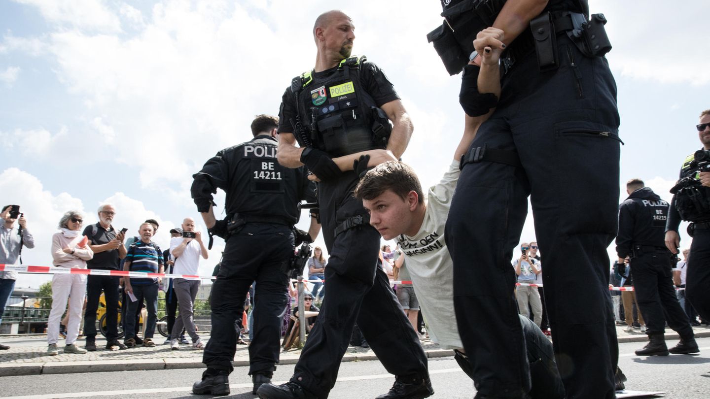 Grundrechte: Deutschland verstößt laut Amnesty zum Teil gegen Versammlungsfreiheit