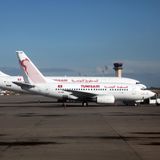 Flugzeuge stehen auf dem Flughafen Tunis in Tunesien