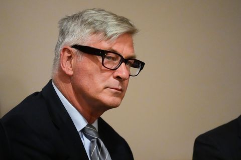 Prozessauftakt: Aufnahmen zeigen Alec Baldwin bei erster Anhörung