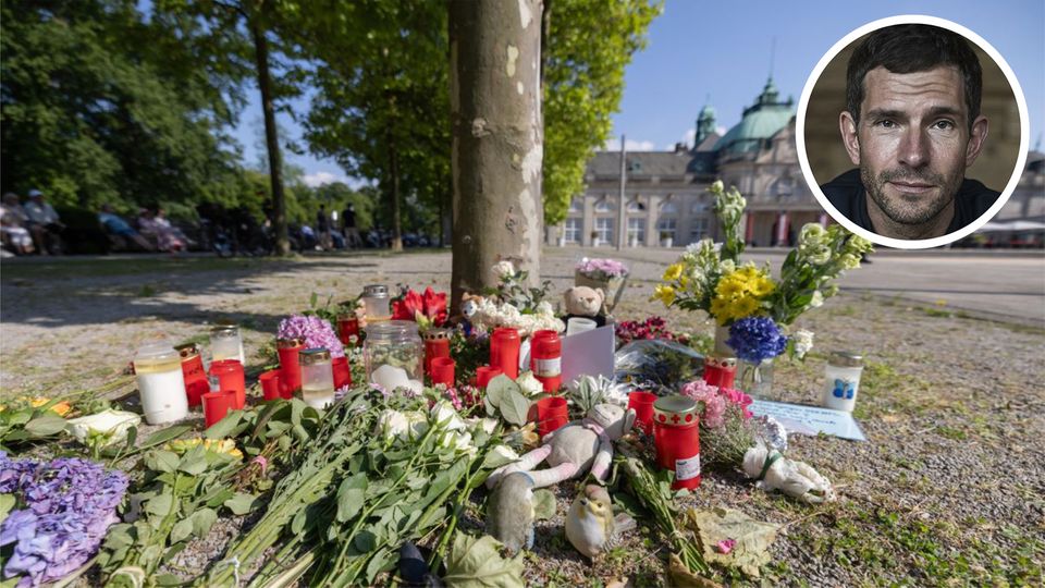 Blumen, Kerzen und handgeschriebene Trauerbekundungen erinnern im Kurpark Bad Oeynhausen an den getöteten 20-jährigen Philippos