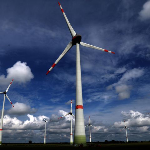 Windräder drehen sich in Mecklenburg-Vorpommern. Solaranlagen sind allerdings beliebter