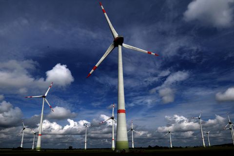 Windräder drehen sich in Mecklenburg-Vorpommern. Solaranlagen sind allerdings beliebter