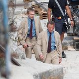 Daniel Craig mit seinem Stunt-Double am Set des neuen James Bond-Films "Keine Zeit zu sterben" in Matera, Italien