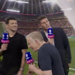 Nach EM Halbfinale: Kerner, Gómez und Ballack flüchten vor Rasensprenger-Attacke