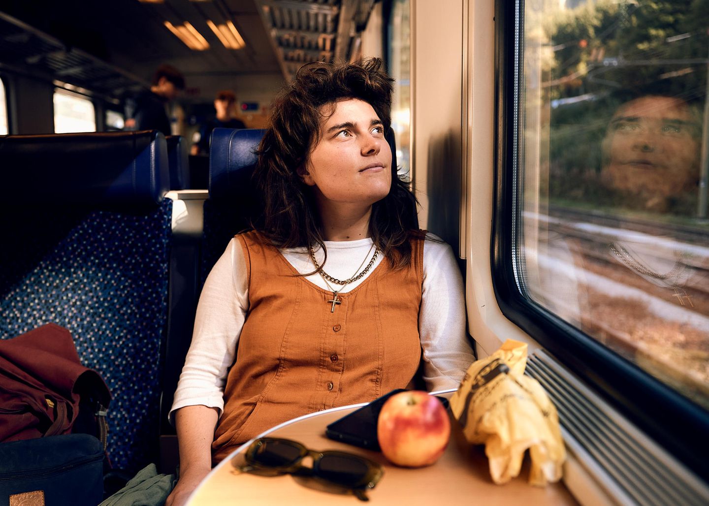 Portrait von der australischen Backpackerin Jennifer Balcomb Während einer Zugreise nach Bologna