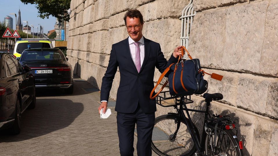 Occasionally also on the road by bike: NRW Prime Minister Hendrik Wüst