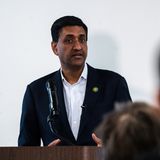 Der kalifornische Abgeordnete hält sich mit deutlicher Unterstützung des US-Präsidenten zurück: "Ich erwarte vom Weißen Haus völlige Offenheit und den Willen, berechtigte Fragen von Wählern und Medien über Bidens Fähigkeiten zu beantworten"   