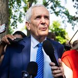 Der Texaner forderte mehrfach, dass Joe Biden von seiner Kandidatur Abstand nehmen solle: "Die Notwendigkeit seines Rücktritts ist nun noch drängender als am Dienstag, als ich ihn zum ersten Mal dazu aufgefordert habe", so der Abgeordnete