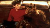 In Deutschland sorgte auch die markante Synchronstimme von Tommi Piper dafür, dass "Alf" zum TV.-Hit wurde. Als Brian Tanner in "Alf" bleibt Benji Gregory unvergessen. 