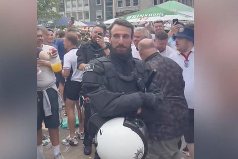 Britische Fans feiern Southgate-Doppelgänger