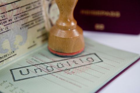 mit ungültig Stempel versehener Reisepass