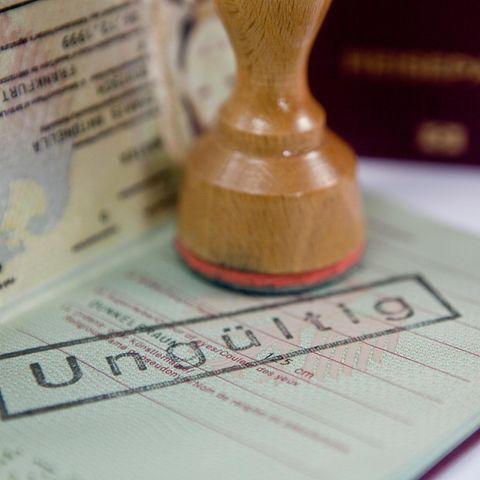 mit ungültig Stempel versehener Reisepass