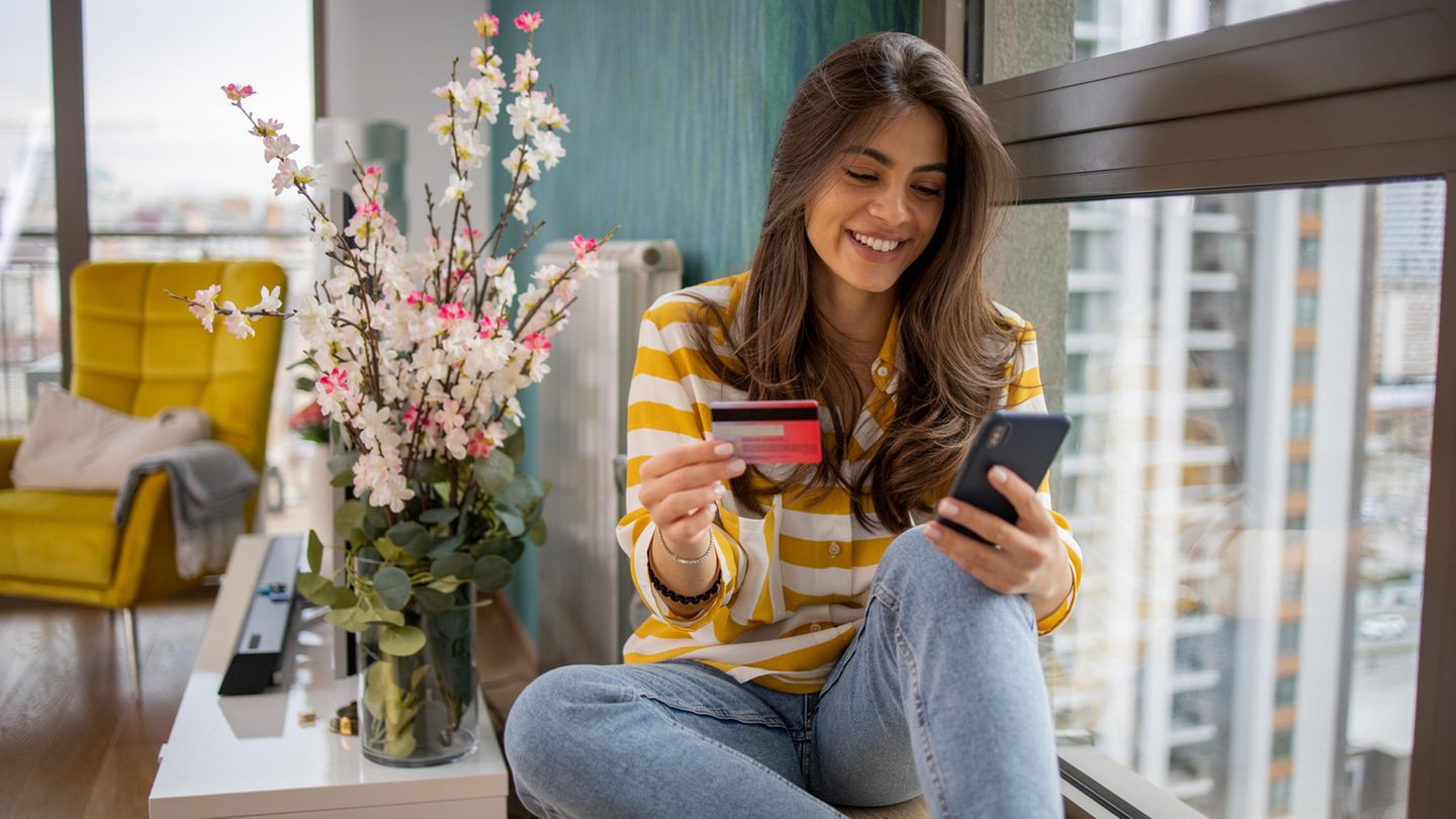 Cashback credit cards – are the money-back options worth it?