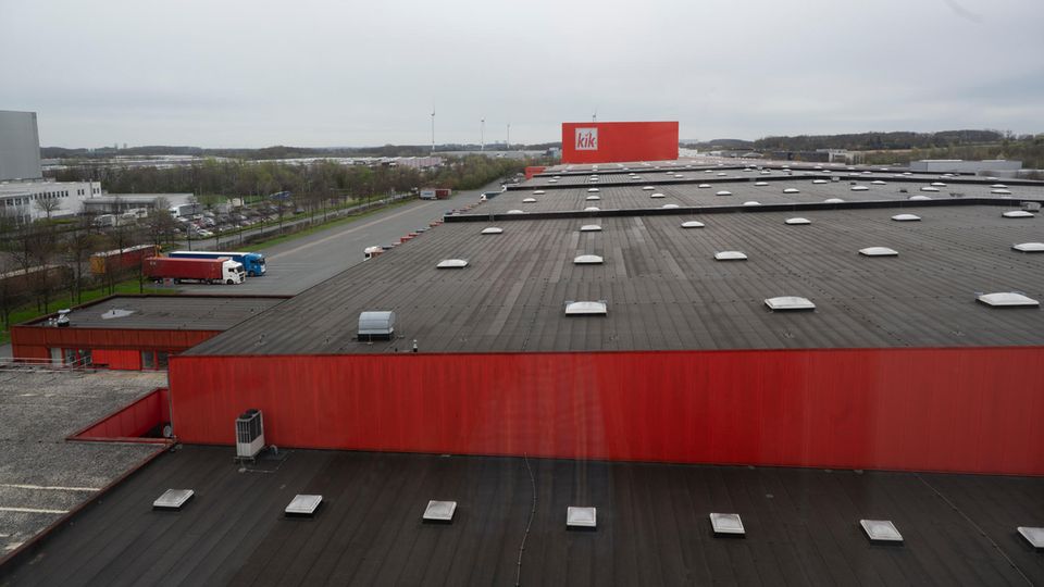 Lieferkettengesetz KiK-Zentrale in Bönen bei Dortmund. Die Firma setzt auf Expansion