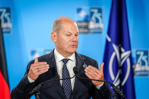 Olaf Scholz spricht auf dem Nato-Gipfel