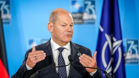 Olaf Scholz spricht auf dem Nato-Gipfel