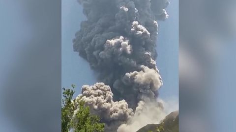 Vulkan Stromboli stößt erneut riesige Aschewolke aus