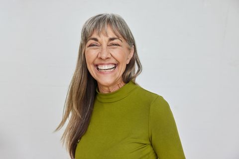 Gesund altern Michael Greger: Lachende Frau mit Falten