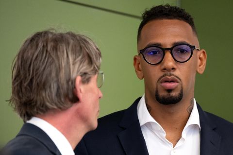 Jérôme Boateng und sein Anwalt im Landgericht München I