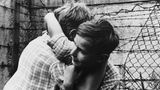 Die Aufnahme der sich raufenden Jungs machte Thomas Hoepker 1963 in West-Berlin