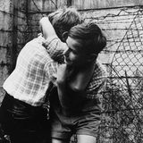 Die Aufnahme der sich raufenden Jungs machte Thomas Hoepker 1963 in West-Berlin