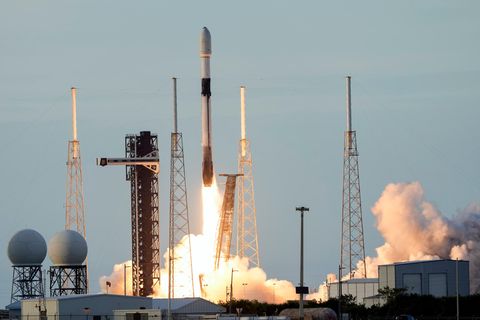 Falcons Pannenflug: Space-X-Rakete bricht auseinander und darf vorerst nicht mehr starten