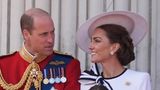 Prinz William und seine Frau Kate haben Englands Fußball-Nationalmannschaft viel Erfolg für das EM-Endspiel am Sonntag gegen Spanien gewünscht. "Wir sind so stolz auf euch alle, nur noch ein letzter Push, um den Job zu beenden! Geht raus und zeigt der Welt, was in euch steckt. Wir glauben an euch", schrieben der Prinz und die Prinzessin von Wales am Samstag auf der Plattform X.  Der britische Thronfolger wird am Sonntag persönlich beim EM-Finale im Berliner Olympiastadion sein (21.00 Uhr/ARD und MagentaTV). Der 42-jährige William ist der älteste Sohn von König Charles III. Bei dieser Europameisterschaft schaute er sich bereits das Vorrundenspiel zwischen England und Dänemark sowie das Viertelfinale zwischen England und der Schweiz live im Stadion an.