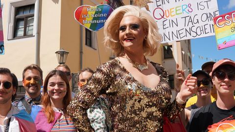 Dragqueen Meryl Deep beim CSD in Pirna